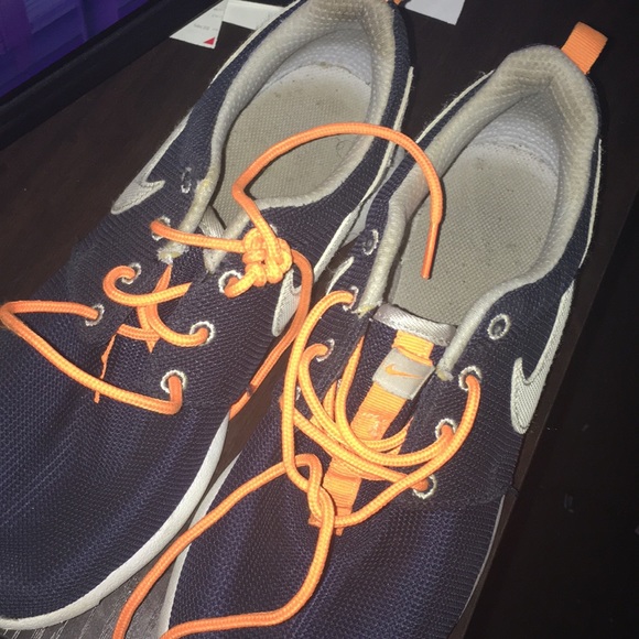 Basic white orange and navy blue Nike's !
